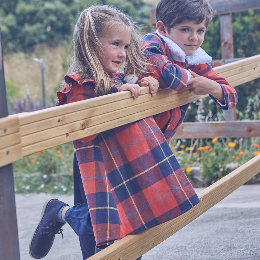 Vestido de niña de cuadros tartán rojos y azules con pompón - Dadati - Imagen 5