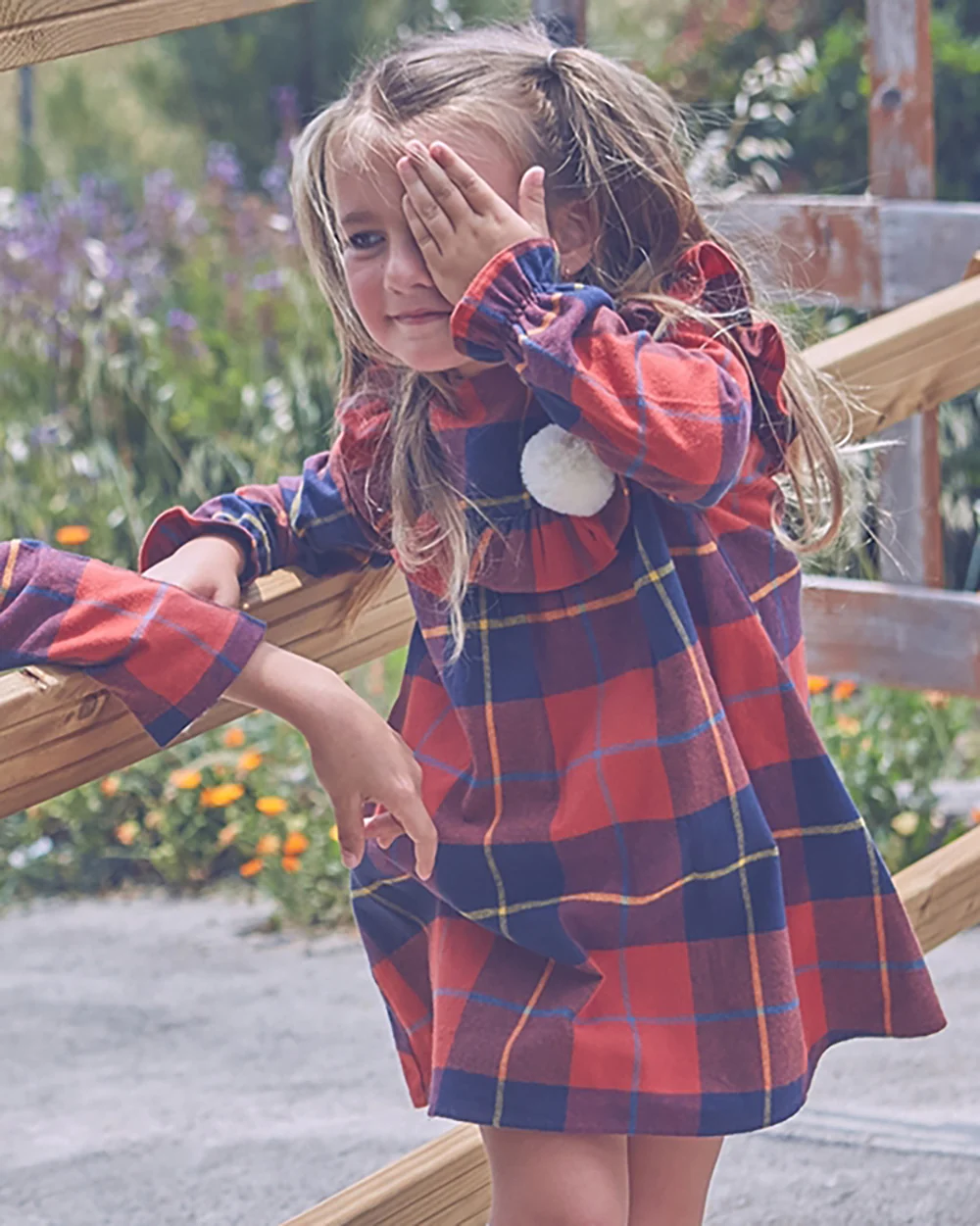 Vestido de niña de cuadros tartán rojos y azules con pompón - Dadati - Imagen 6
