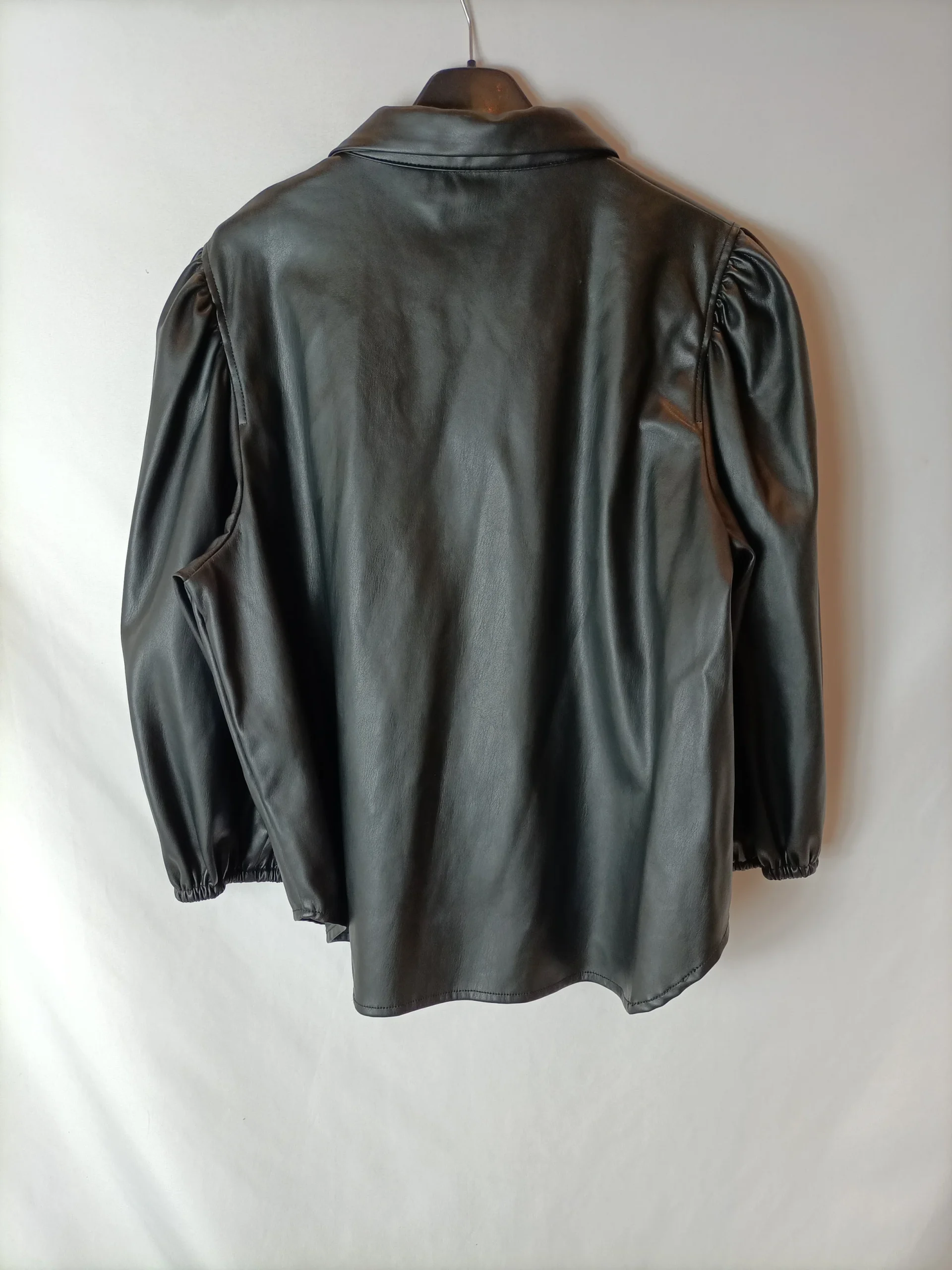 ZARA. Sobrecamisa polipiel negra. T.xl (m/L) - Imagen 3