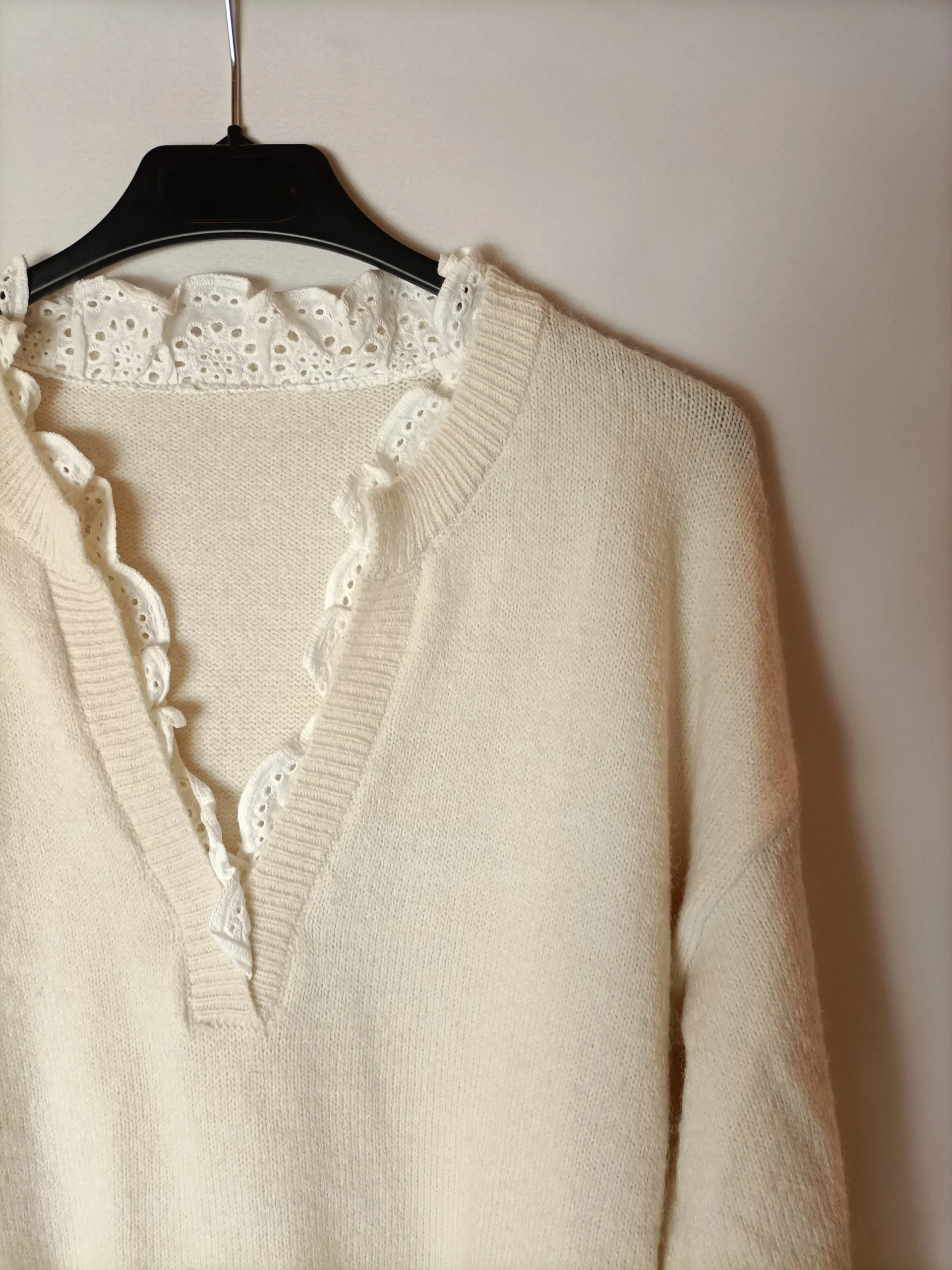 OTRAS. Jersey beige detalle cuello. T S/M - Imagen 2