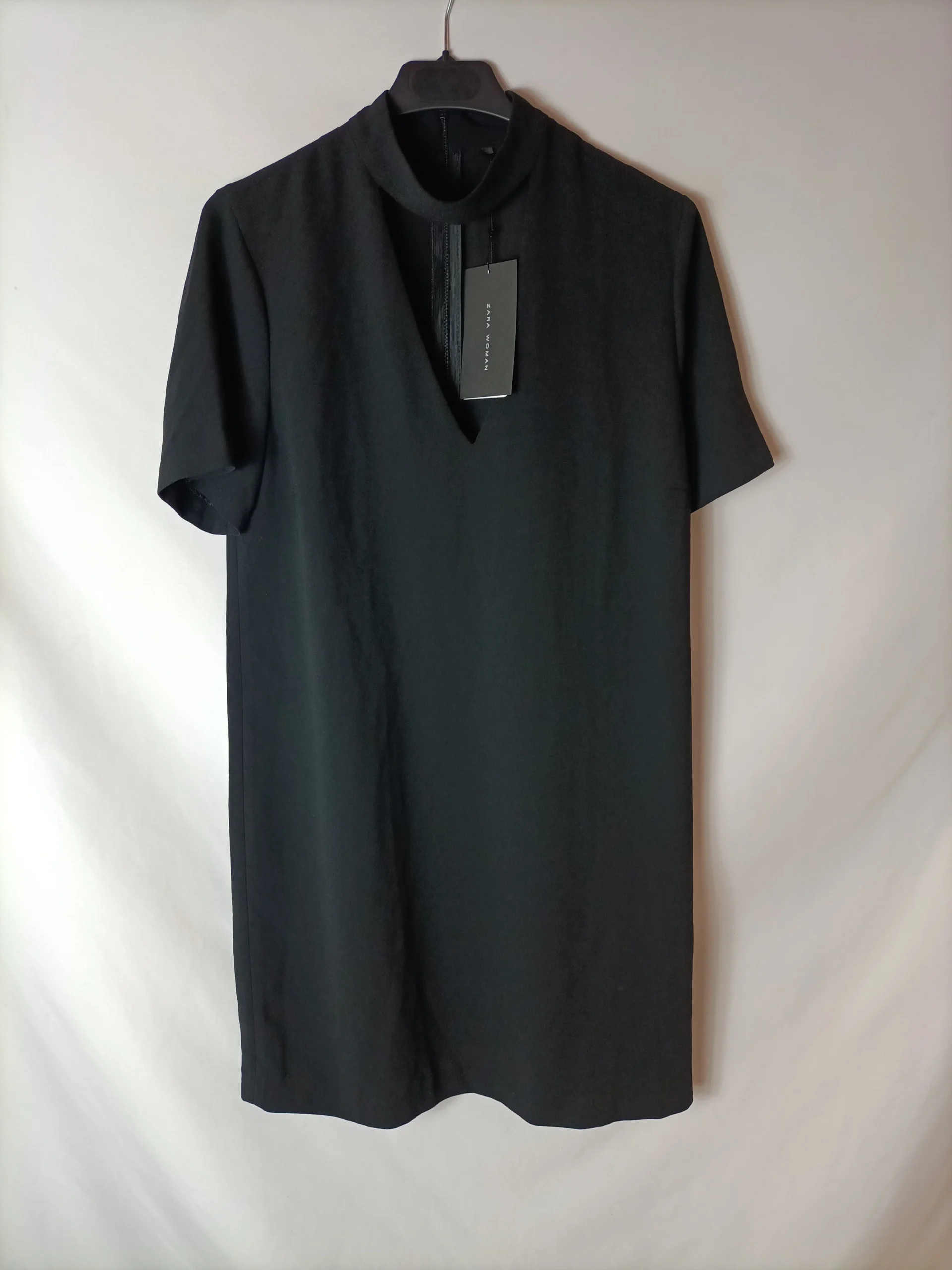 ZARA. Vestido negro choquer T.s