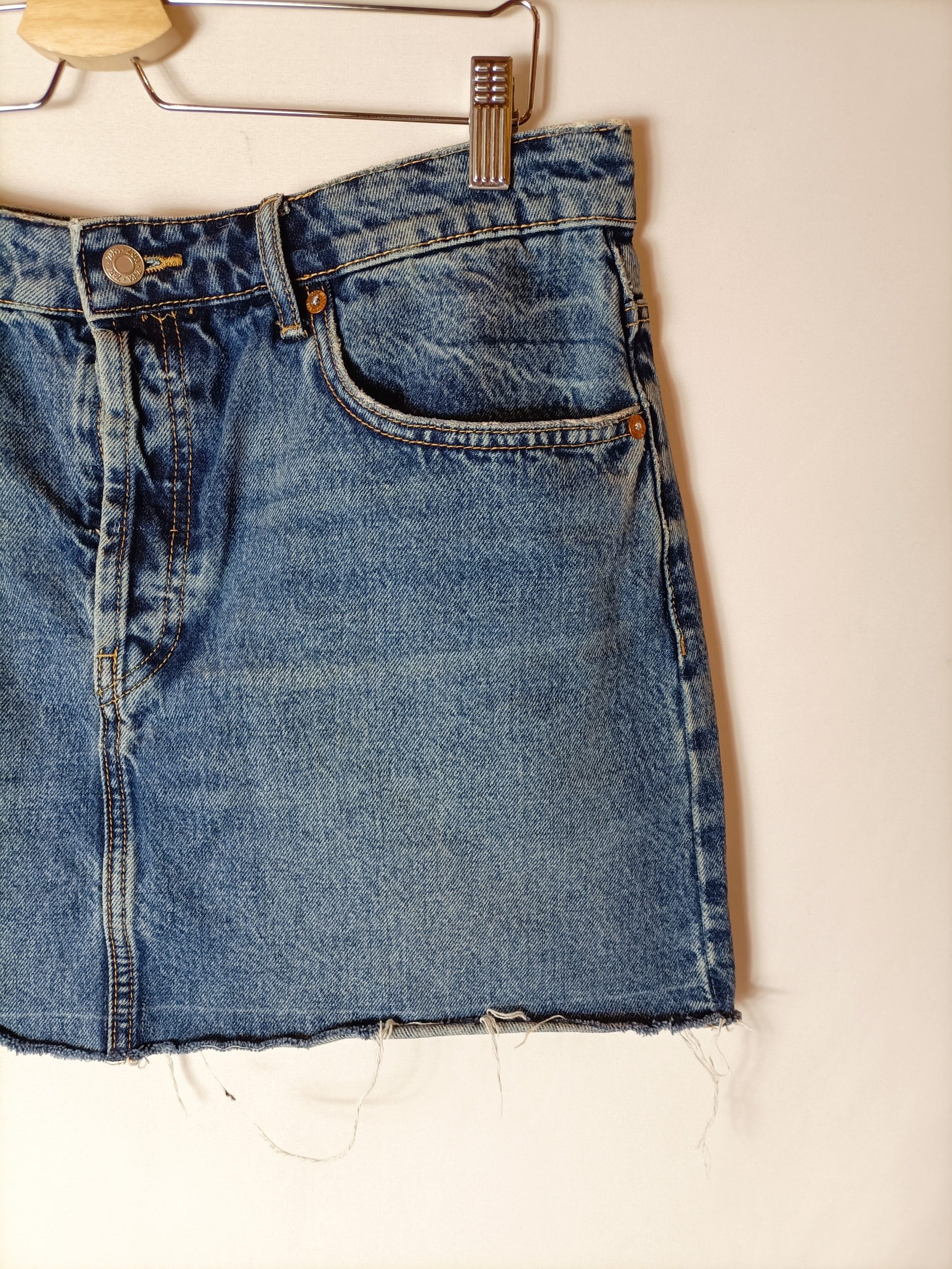 ZARA. Falda vaquera corta T.xl - Imagen 2