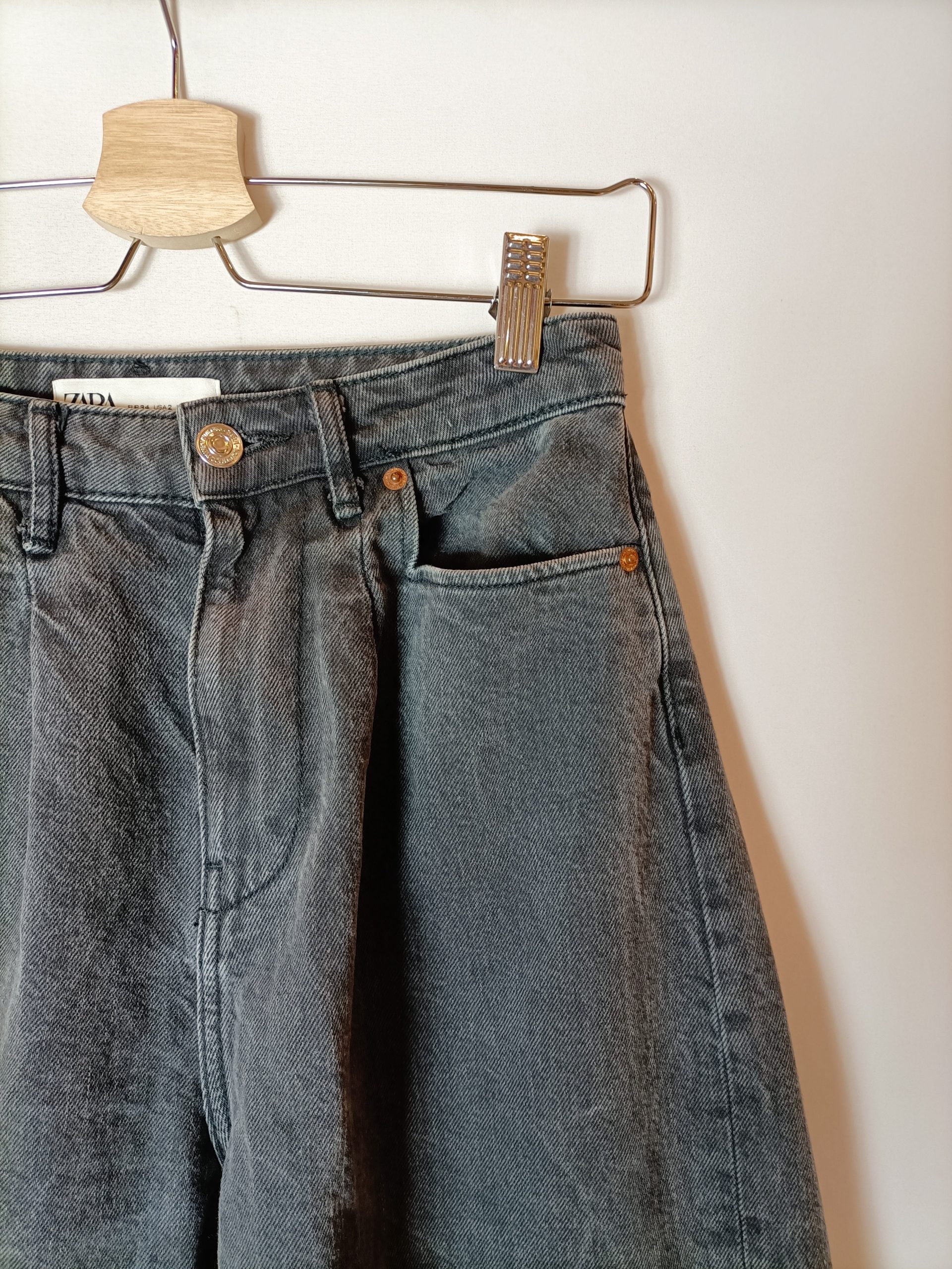 ZARA. Pantalón slouchy negro efecto desgastado. T 34 - Imagen 2