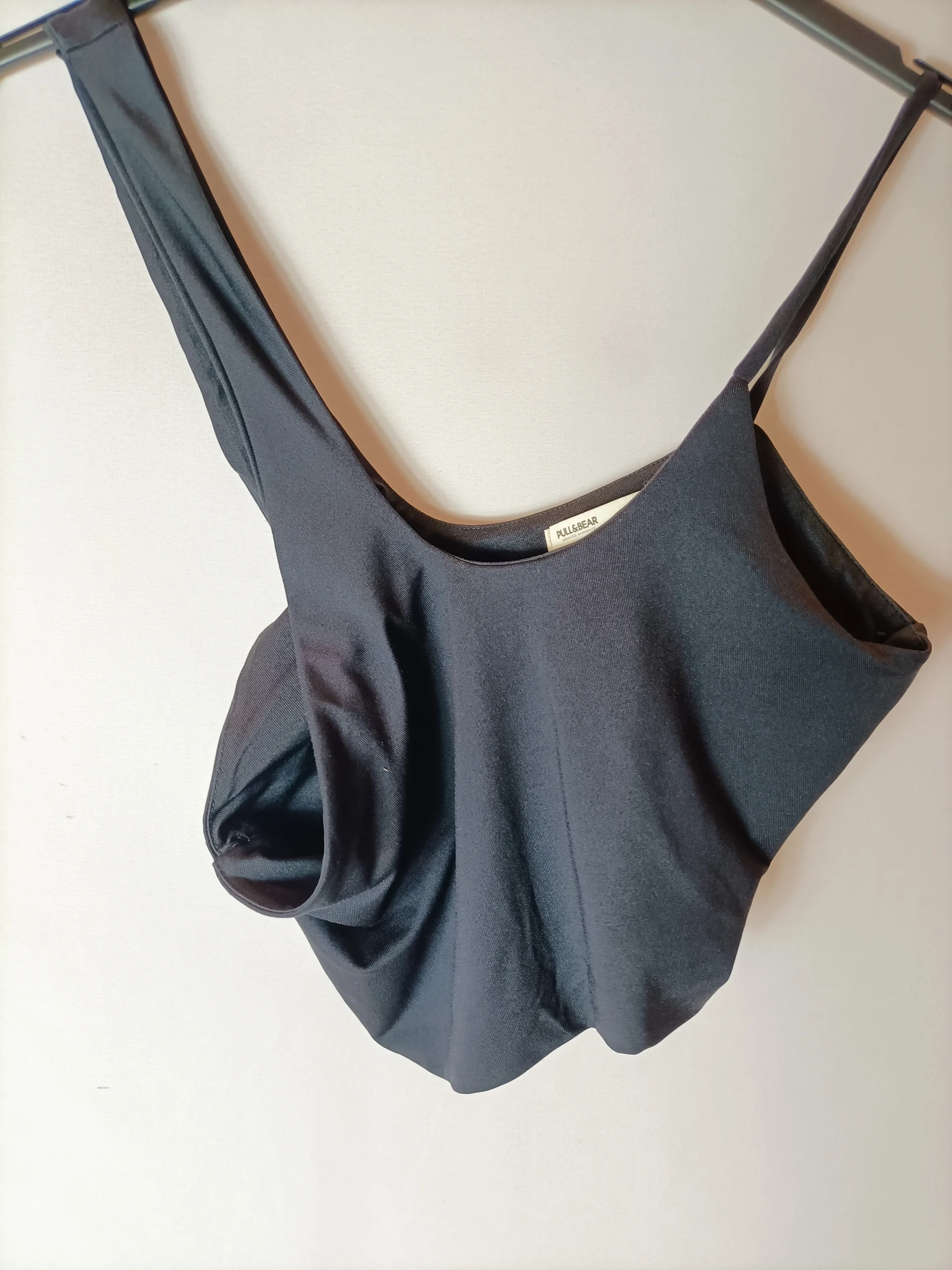 PULL&BEAR. Croptop negro licra T.m - Imagen 2