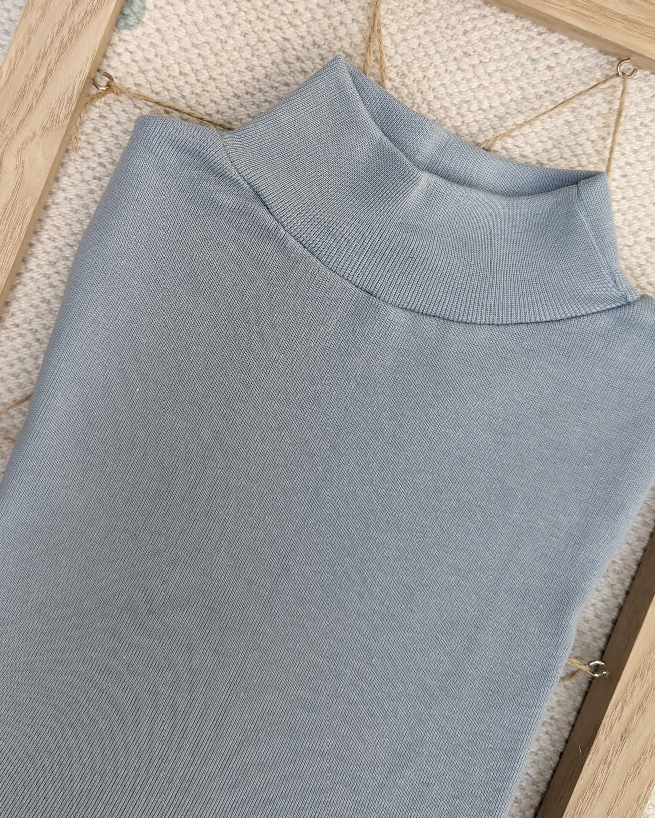 Camiseta semicisne pelito Azul Grisáceo - Imagen 2