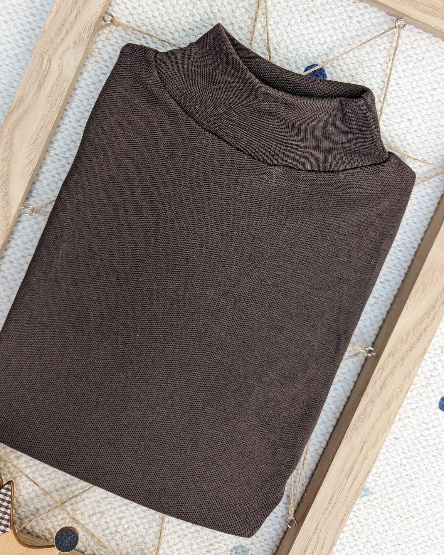 Camiseta semicisne pelito Marrón Chocolate - Imagen 4