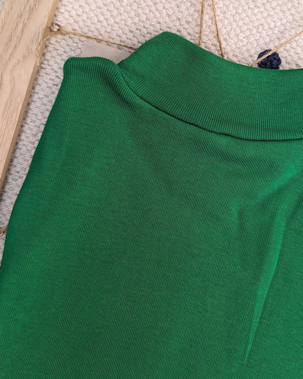 Camiseta semicisne pelito Verde Peter Pan - Imagen 4