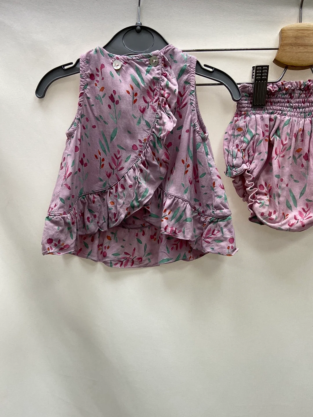 BONNET À POMPON.Top + cubrepañales rosita flores 6 meses - Imagen 3